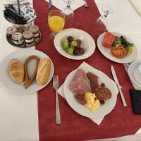 朝食。できたてチュロスも美味しかったです。