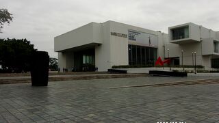 現代美術が見られます。