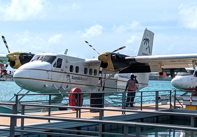 マレ空港からリゾートへの水上飛行機　トランス・モルディビアン・エアラインズ