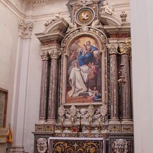 聖堂左側の祭壇
