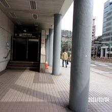 民権西路駅沿いの入り口です。