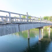 浅野川大橋の下流に架かる歩行者専用橋