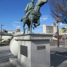 和歌山城の方を向いているのかな