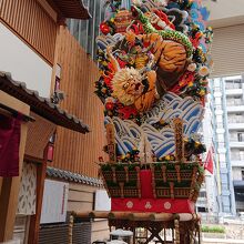 ぜんざい店には博多祇園山笠が。祭りムードが高まってきました