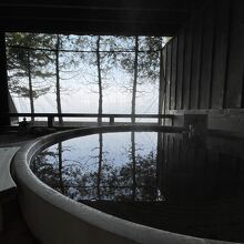 支笏湖を見ながらの貸切風呂もオススメです。