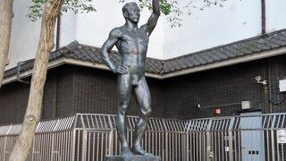 【生誕・像】戦後長らく上野恩賜公園袴腰広場前にあった朝倉文夫作品