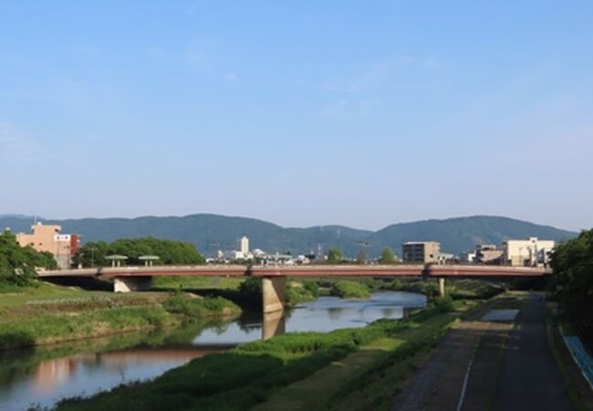 古くは柴田勝家が架け替えた、と伝わる橋