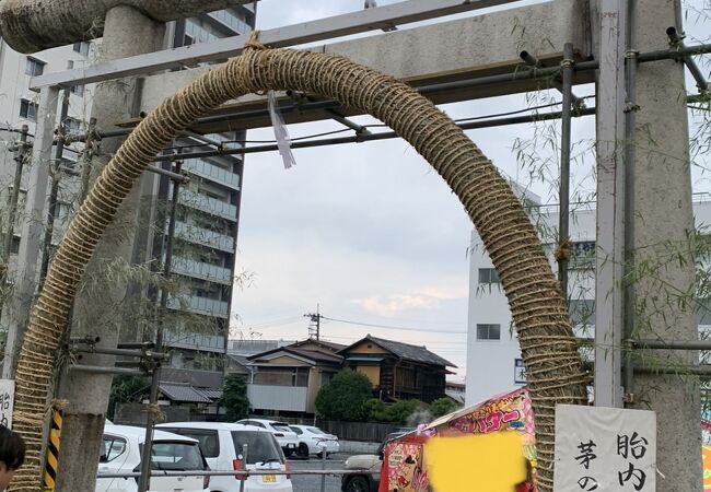 胎内くぐり