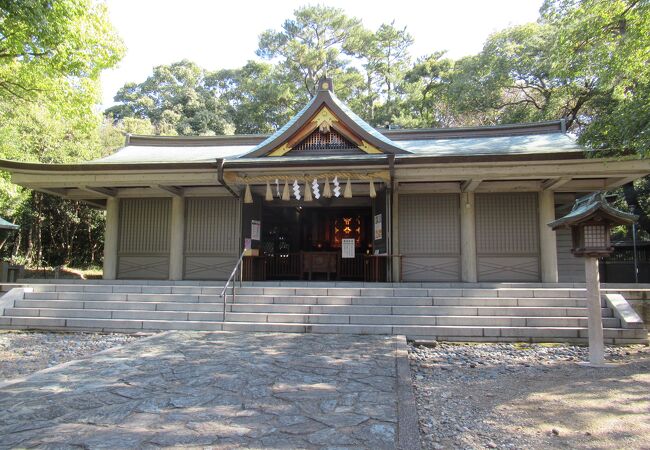 森林の中にある神社