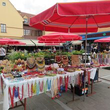 アクセサリー店では、指輪のサイズがでかすぎて残念