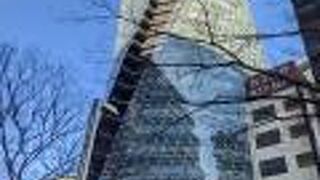 ひと際目立つ建物