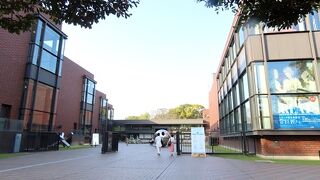 新館は前川國男設計