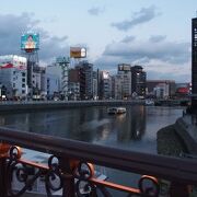 中洲の横を流れる川