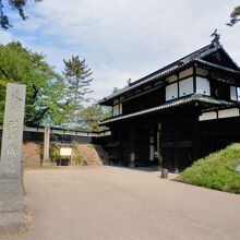 三の丸追手門からスタート