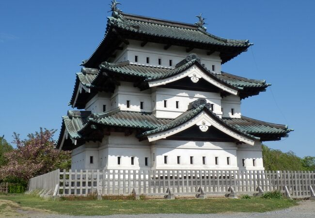 御三階櫓と称される天守閣　～　弘前城資料館