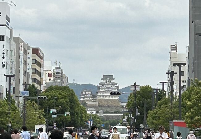 駅を出ると目の前に姫路城