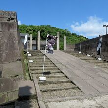 その先が旧本丸で…