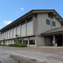 その中心に「鹿児島県歴史資料センター黎明館」