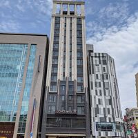 高雄駅からホテルまで歩いて5分だよ！周辺の地下鉄も便利だから