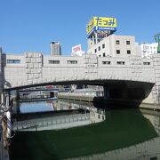 クラシカルな石造りの橋