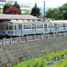 土淵川沿いに佇むホーム
