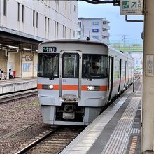 亀山まで、普通の電車