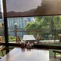 食事はレストランで。