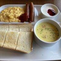 無料朝食。飲み物はセルフ。