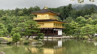 雨の金閣寺