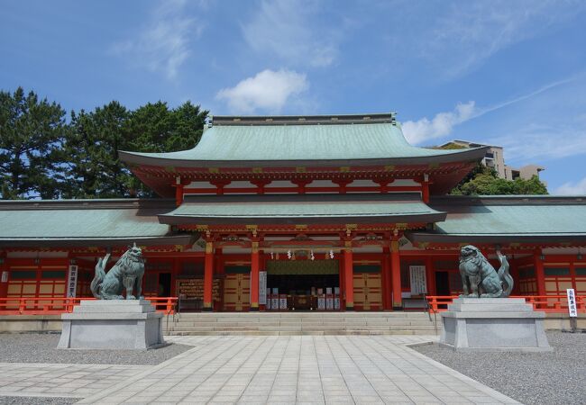 浜松駅からも浜松城からも徒歩10分の場所にある神社