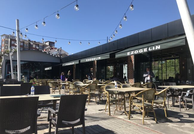 肉料理が中心のレストラン