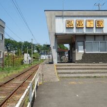 昭和の草臥れた駅舎