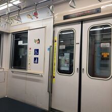 南北線車内。お昼はすいてて快適。