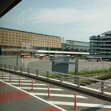 羽田空港ターミナル2までグルリと回って到着します。