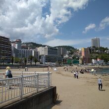 ムーンテラスから熱海サンビーチ側を撮影