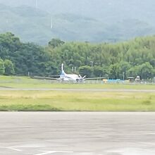 高松空港から見たYS11。