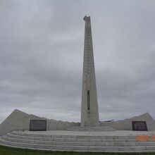 大韓航空撃墜の「祈りの塔」