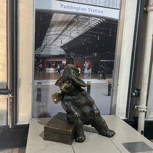 パディントンの可愛い銅像。