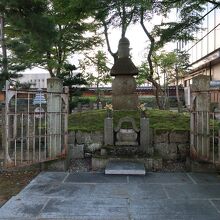 蒲生氏郷の墓(興徳寺)