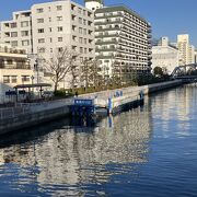 高橋のたもとにある乗船場