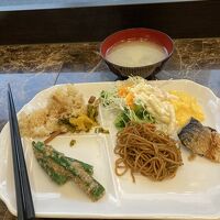 朝食はブッフェでお好きなだけどうぞ