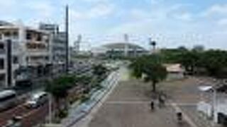 開放的で沖縄らしいスタジアム、「野球資料館」も見学できます