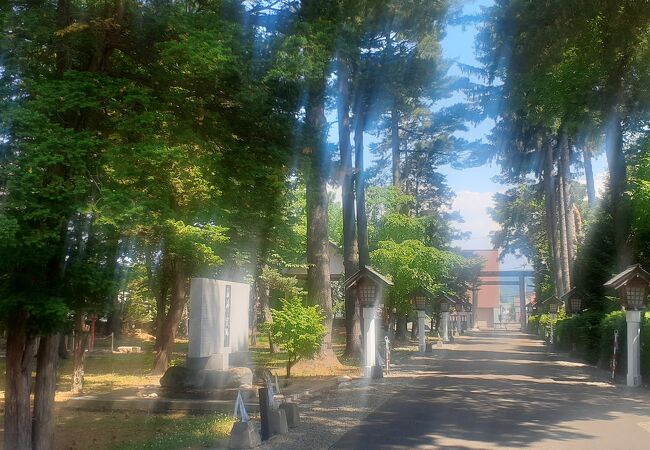 町中にある神社