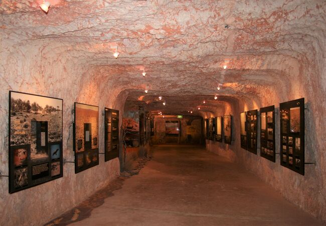 ウムーナ・オパール鉱山・博物館