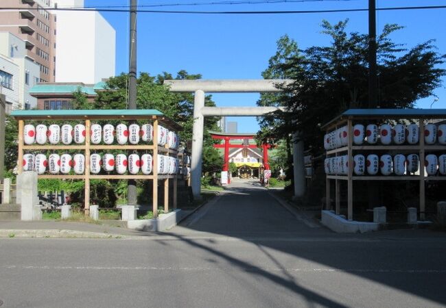 青森市発祥、歴史ある神社なのよ