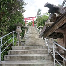 二の鳥居に向かいます