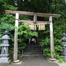 とても静かな農村の一角に ひっそりとあります。