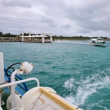 八重山観光と安栄観光のフェリーが就航しています