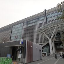 巨大ターミナル駅。商業施設も充実している