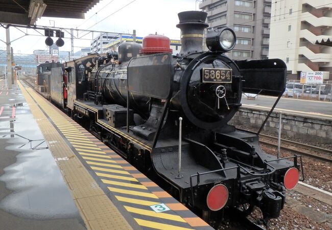 西小倉駅で乗換えしようとしたら蒸気機関車が到着！